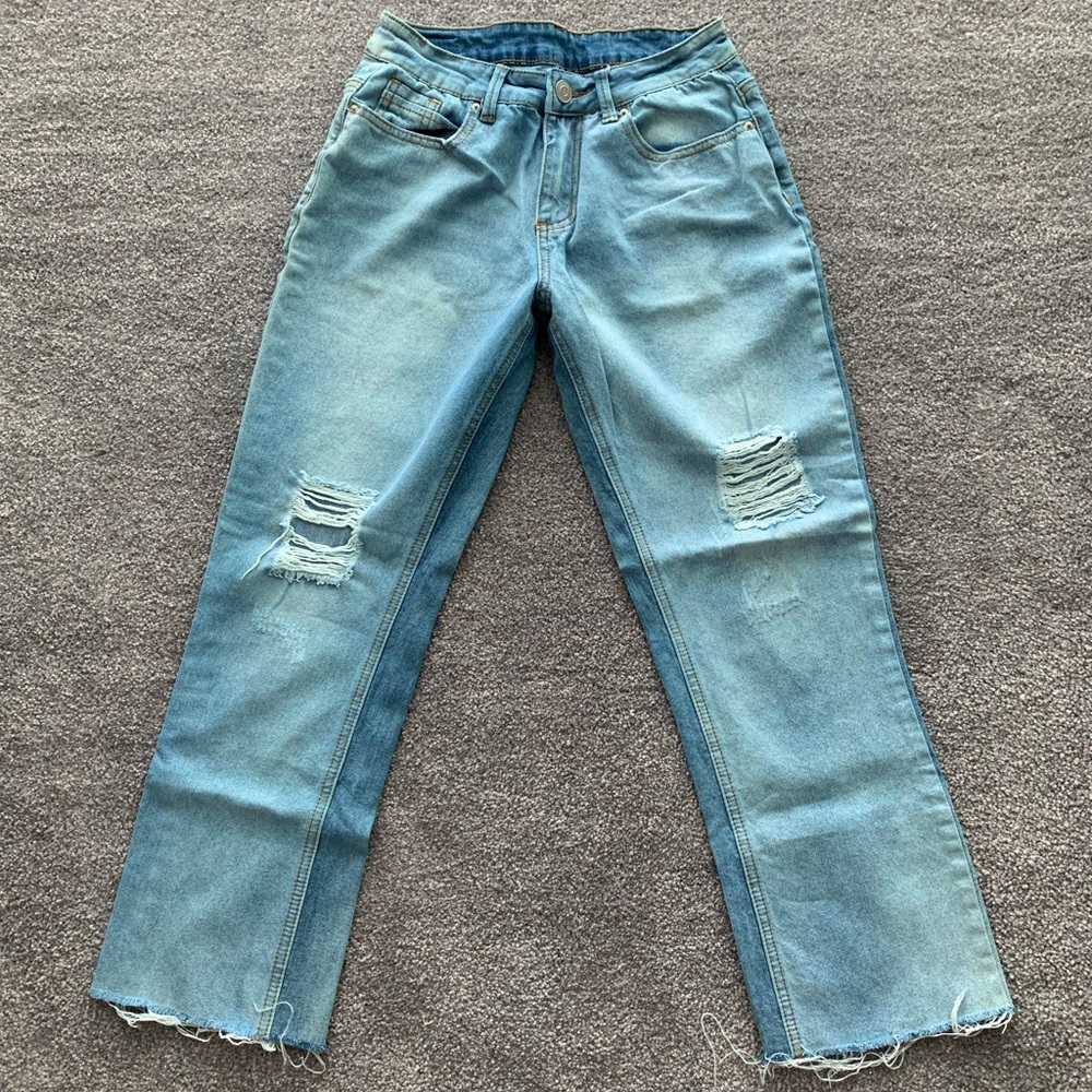 Rue21 size 4 Straight Leg Distressed Jeans